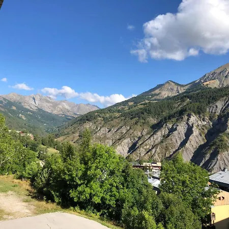 Aux Pieds Des Pistes Du Seignus Calme Et *